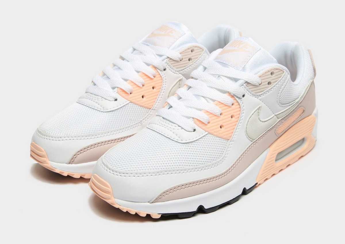 Nike Air Max 90 蜜桃柔雾粉色 | RM495 >> (点击我查看更多购买详情) 柔雾玫瑰粉x蜜桃橘色加上素净白色相间,完美诠释可盐可甜范儿!