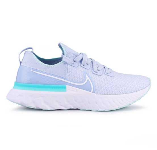Nike React Infinity Run Flyknit 清新云朵蓝色 | 原价 RM649 ? 双十一优惠价 RM612.90 >> (点击我查看更多购买详情) 云朵蓝色球鞋今年真的超夯呢!这款清新蓝色系Nike React Infinity Run Flyknit有着缓冲能力很好的中底设计、透气性良好的鞋面,无论是廓形设计感或穿着舒适感都很优~