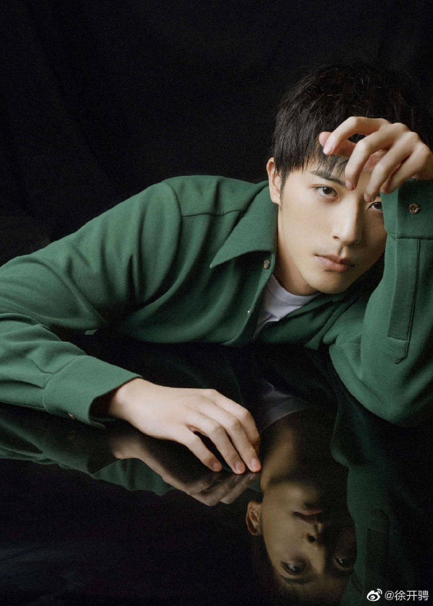 徐开骋 2021新剧:《国子监来了个女弟子》、《斛珠夫人》、《心跳源计划》 凭借《奈何BOSS要娶我》「凌BOSS」一角圈粉无数的徐开骋,来年表现令人期待!除了作为第二男主角携手陈伟霆杨幂出演古装大剧《斛珠夫人》、合作罗云熙和宋茜主演都市爱情剧《心跳源计划》,徐开骋也在月前官宣和新晋女神赵露思领先出演古装甜宠剧《国子监来了个女弟子》,这么看来颇有机会成为2021年爆款男神呢!
