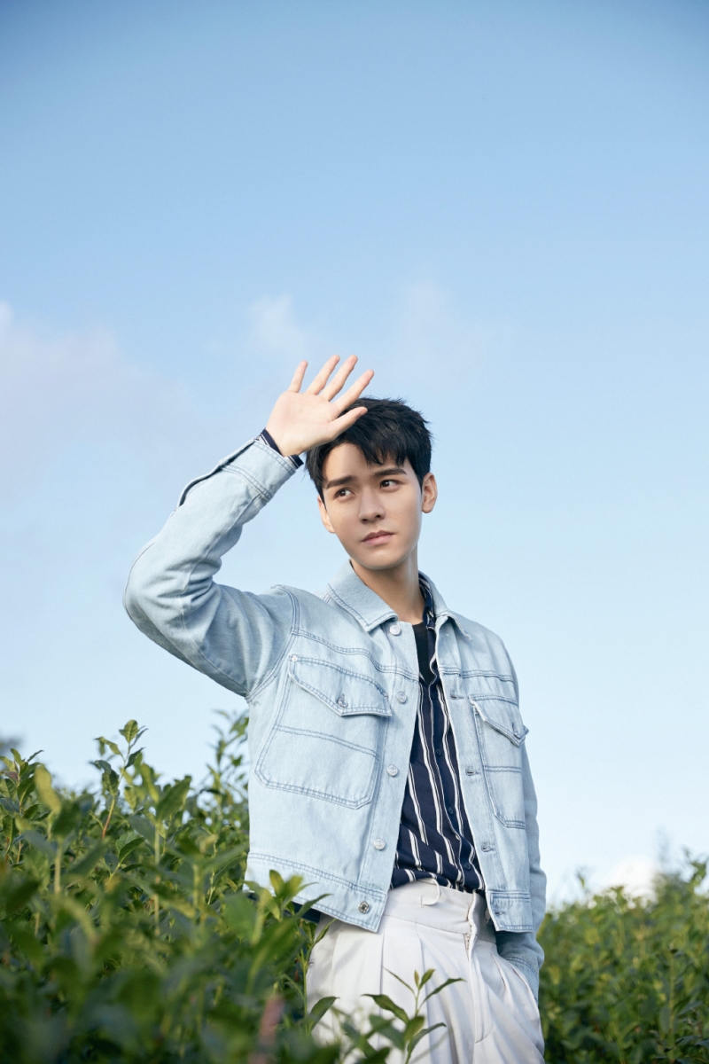 ✨龚俊 | 2020已播代表作品:《致我们甜甜的小美满》、《从结婚开始恋爱》 1992年生的龚俊在近期热播的《从结婚开始恋爱》中饰演高智商+高颜值温柔男医生凌睿超级圈粉,上半年在《致我们甜甜的小美满》中饰演的法医系学霸赵泛舟也深入民心~是特别有「学长feel」的一位新晋男神唷!