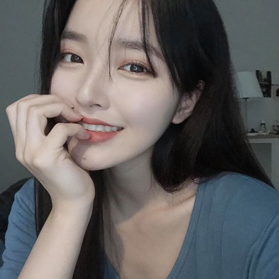 黑头给Girls带来的困扰阿编都懂(拍肩~)现在就来给大家盘点出韩国欧尼们最爱用的3大温和去黑头方法,以及推荐4款去黑头宝藏好物,帮你击退毁颜值草莓鼻: