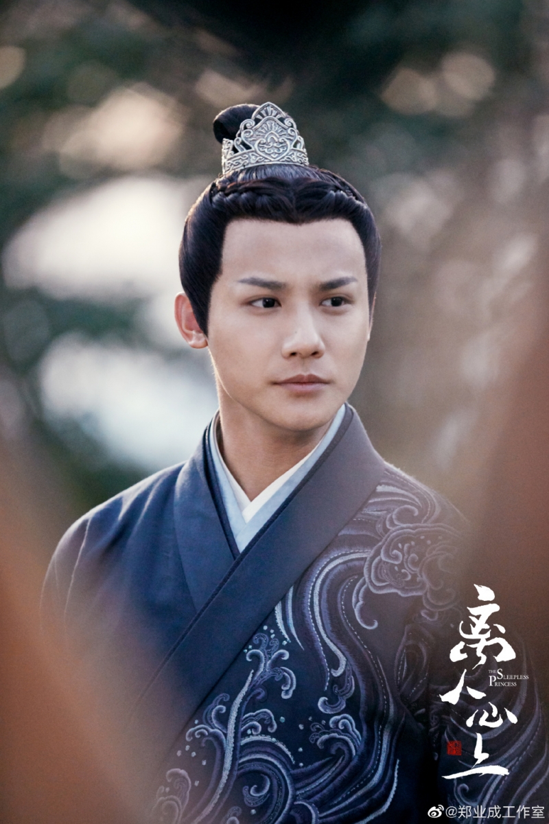 ✨郑业成 | 2020已播代表作品:《三千鸦杀》、《离人心上》 被网民称为「古装半永久男神」的新晋男神郑业成,今年在主演作品《三千鸦杀》和《离人心上》中都以超强演技+眼技收获满满好评!不久前他和鞠婧祎官宣出演新颖题材都市甜宠剧《满月之下请相爱》,有望来年播出引发期待~