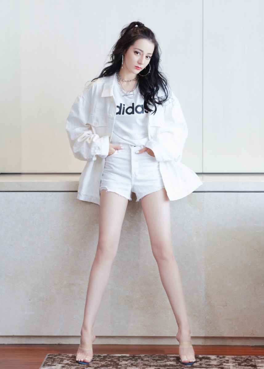迪丽热巴瘦腿