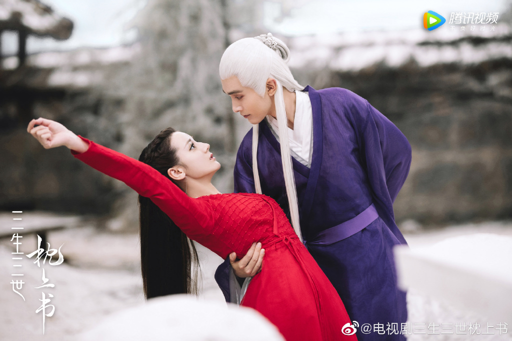 2020年播放指数最高网剧TOP 5:《三生三世枕上书》    东华帝君和凤九的爱恋从《三生三世十里桃花》播出后便是一众陆剧迷心中的大热门CP!俏皮灵动的凤九对帝君的爱历经三世仍然奋不顾身、三十六万年只对凤九一人深情的东华帝君,俩人根本人间理想型有木有 ?     让阿编最印象深刻的是帝君的这段:「出去后,我便娶你做我的帝后;这一次你什么都不用想、不用做,出去…凡是有我。有我在,不会让你受任何伤害」~太喜欢他的恋爱后反差萌表现啦 ❤️