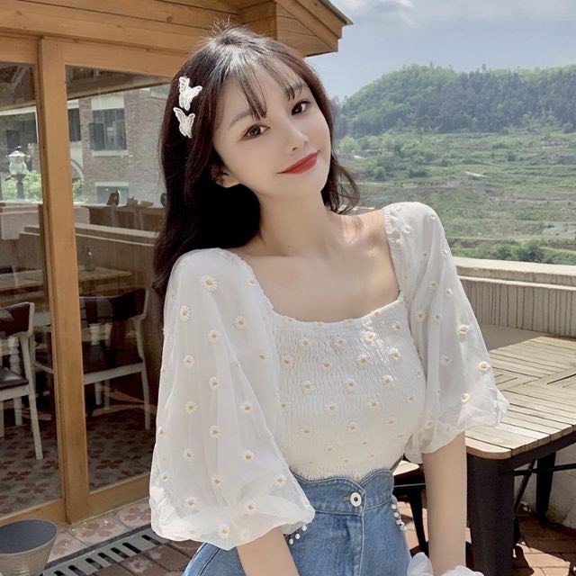 ✨ RNG时尚女装店 >>> 【店铺链接传送门】 时髦INS风单品在这家店铺选择很多,像是简约设计A字裙和百褶裙、休闲短裤和T恤、方领衬衫等统统能找到~而且单品平均价为落在RM10-RM30之间,完整买下一整套穿搭基本百元不到,爆买也不会钱包大失血啊!