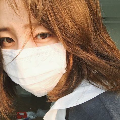 疫情新常态下需要长时间佩戴口罩,加上马来西亚又湿又热的天气,肌肤和毛孔被闷住不透气的状态下油脂污垢特别容易残留、肤况也格外不稳定爱闹情绪~ 毛孔堵塞狂冒闭口痘痘、肤色暗哑无光、肌肤干渴缺水、毛孔粗大、以及泛红敏感等,都是现下我们常遇到的口罩肌问题。明明后续保养都有做好问题还是不见改善?或许是你的「护肤关键第一步」没有做对~