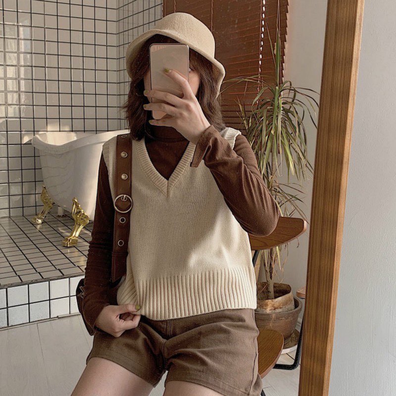 ✨shinee.my >>> 【店铺链接传送门】 除了韩系欧尼休闲风格的时尚衣服单品,店家还有出售很多好看的鞋子和包包,基本可以在此一家里买到全身上下的OOTD单品,一件单品均价才RM10-RM20真的太佛心啦!