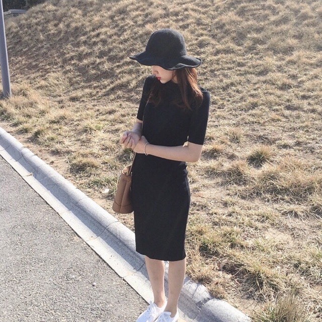 ✨JL.In.The.House >>> 【店铺链接传送门】 评分有4.9颗星的这家店铺出售很多休闲风格时尚单品,连体裤裙的选择也蛮多的。年轻学生族群或喜欢轻熟系穿搭的女生,应该都能在这里找到一些日常实穿度很高的单品~