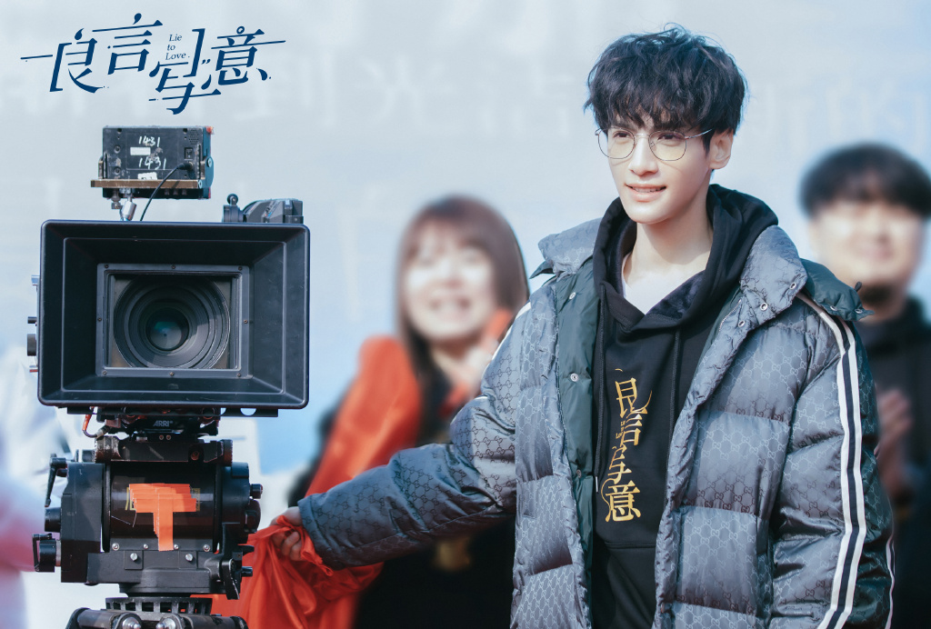 Top 9 :罗云熙 Leo罗云熙在《半是蜜糖半是伤》中饰演的狼系总裁兼宠妻狂魔「袁帅」真的无敌上头,而且角色人设终于不再像之前的《香蜜沉沉烬如霜》润玉、《白发》容齐那么「美强惨」了(笑) 目前罗云熙与程潇的都市爱情剧《良言写意》已经官宣开机;他和陈飞宇领衔主演的古装剧《皓衣行》也有望在明年和观众见面。