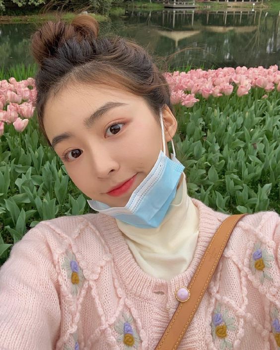 变丑坏习惯 9 :不涂身体乳 注重脸部肌肤之余也不能忘了身体护理啊~皮肤一旦干燥容易起鸡皮显粗糙,所以每天洗完澡一定要养成涂抹身体乳的习惯、千万不能犯懒。