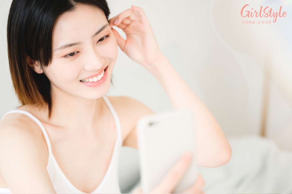 # 1分钟养成懒美人发亮肌:用最简单成分和程序 唤醒肌肤最佳状态 马上带你进入美编护肤分享环节~教你每天1分钟完成以下2个简单护肤步骤,用最简单程序和最纯粹的成分精准提供肌肤所需、唤醒皮肤最佳状态,真正实现当个「懒美人」的美肌心愿 ❤️