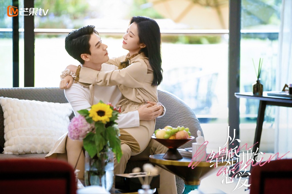 12月必追 #3:《从结婚开始恋爱》 即将完结的《从结婚开始恋爱》真的不入坑不行啊集美们!女霸总鹿宁狂撩暖男医生凌睿,各种高甜情节看得人禁不住嘴角上扬姨母笑~ 而男主方面也不似一开始看起来那么冷静,逐步伺机反撩的操作各种甜齁齁;阿编私心推荐大家追看剧集的同时也不要漏掉花絮,保证花絮比正剧的粉红泡泡还要多啊!