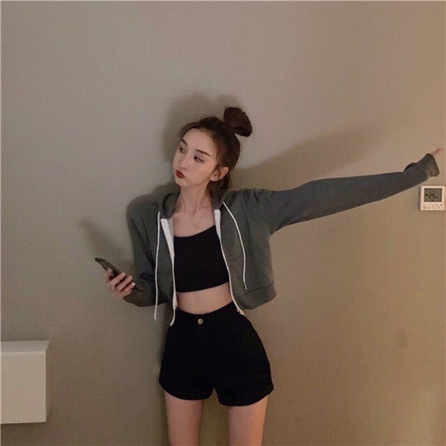 ✨JL.In.The.House >>> 【店铺链接传送门】 评分有4.9颗星的这家店铺出售很多休闲风格时尚单品,连体裤裙的选择也蛮多的。年轻学生族群或喜欢轻熟系穿搭的女生,应该都能在这里找到一些日常实穿度很高的单品~