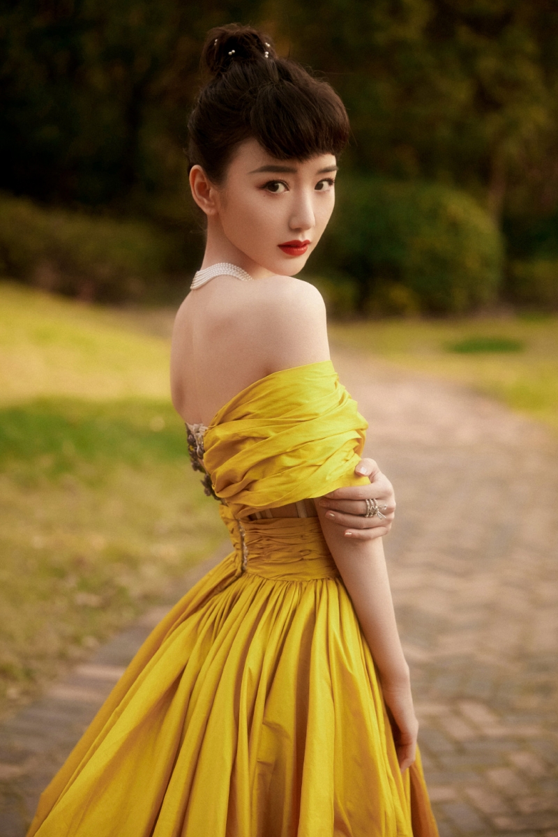 《腾讯星光大赏》年度突破演员 赵露思(代表作品:传闻中的陈芊芊) 毛晓彤(代表作品:三十而已)