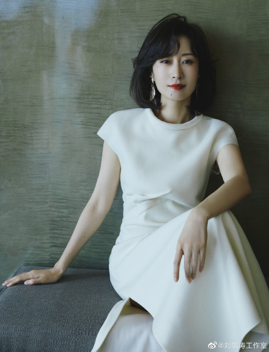 年度匠心演员 黄轩(2020代表作品:完美关系、瞄准) 刘敏涛(2020代表作品:燃烧、白色月光、在一起、小大夫)