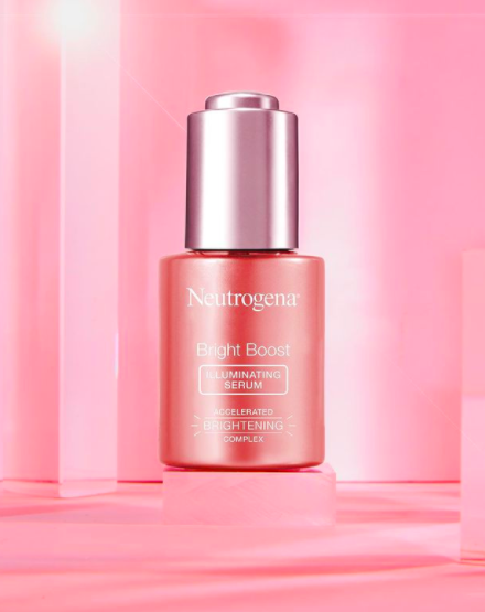 其中Neoglucosamine®成分能有效10倍速促进肌肤代谢与更新，帮助去除老化角质以及有效抑制色素沉淀。此外它还能填补透明质酸促进肌肤保湿，让皮肤更加水润有光泽呢！ 使用这款具备亮颜焕肤功效的精华，记得要搭配按摩加速肌肤代谢并促进吸收；在眼周、两颊、唇周这些比较容易有肤色不均问题的位置也可以着重涂抹，轻松重塑健康好肤质，使肌肤焕发水润透亮光彩。