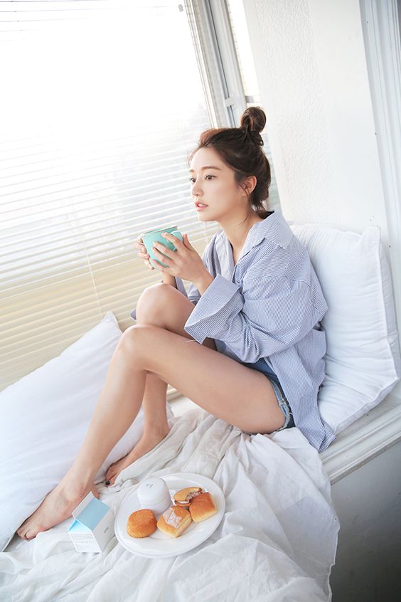 有效瘦腿秘诀(五):其他瘦腿小Tips 泡脚特别适合水肿型粗腿Girls用来促进腿部血液循环~运动完拉伸和按摩后,也可以用泡脚方式来舒缓腿部肌肉运动后的酸软感。