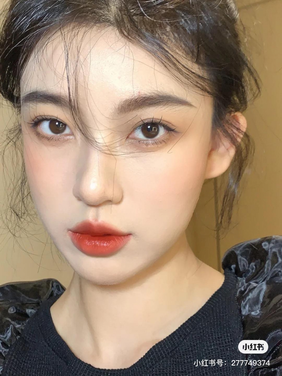 平价护肤美妆品牌中L’Oreal家的很多商品一直是小资女孩们的心头好！趁着双十二购物节前夕，今天来给Girs推荐款美妆博主、护肤控们超推荐的L’Oreal家必买宝藏好物；踏入12.12 Lazada和Shopee官方店铺都有超多优惠，其中不少明星单品还有Buy 1 Free 1抢购活动，有买有赚到啊集美们 ?