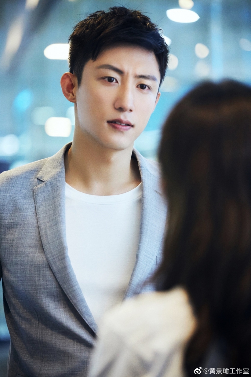 年度魅力演员 任嘉伦(2020代表作品:锦衣之下、秋蝉、暮白首) 黄景瑜(2020代表作品:幸福触手可及、在一起、青春创世纪)