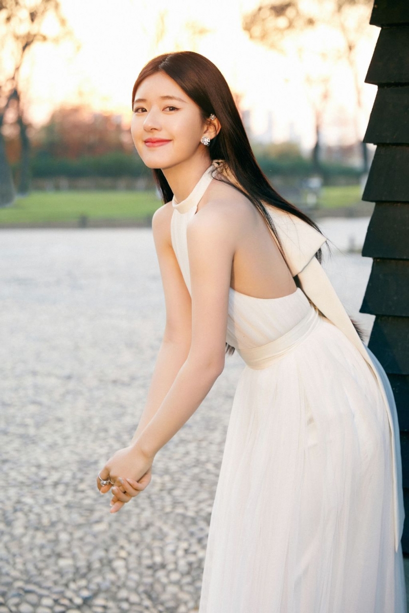 《腾讯星光大赏》年度突破演员 赵露思(代表作品:传闻中的陈芊芊) 毛晓彤(代表作品:三十而已)