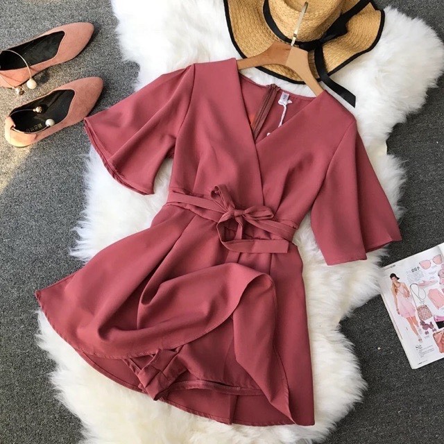 ✨JL.In.The.House >>> 【店铺链接传送门】 评分有4.9颗星的这家店铺出售很多休闲风格时尚单品,连体裤裙的选择也蛮多的。年轻学生族群或喜欢轻熟系穿搭的女生,应该都能在这里找到一些日常实穿度很高的单品~