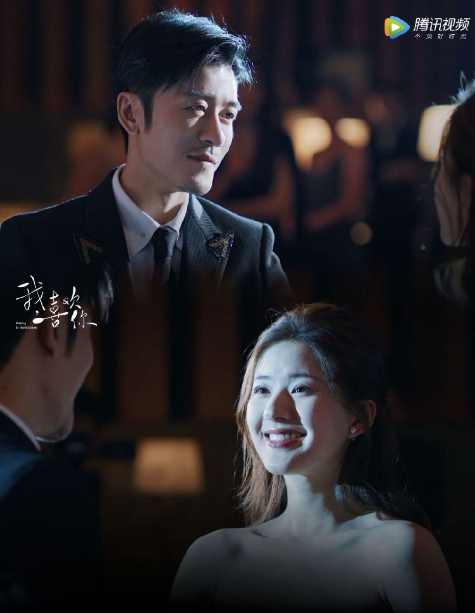 TOP 6 :《我,喜欢你》| 领衔主演:林雨申、赵露思 (热度指数 3175) 已开播即观看量暴涨的《我,喜欢你》绝对是本年度表现最出色的甜宠剧之一!傲娇吃货大叔与搞怪呆萌萝莉之间的超萌年龄差CP感火花四射,男主角林雨申出演傲娇霸总完全不会有“油腻感”,女主角赵露思剧中虽然淘气呆萌但丝毫不会让人觉得“智商秀下限爱作妖”~在他们二人的超赞演绎下角色本身变得非常饱满。