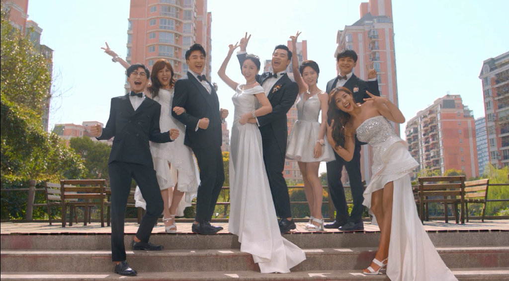 2020年播放指数最高网剧TOP 2:《爱情公寓5》    爱情公寓系列剧情一直有抄袭争议,但不得否认这所公寓里每位角色的形象、经典爆笑情节和爆梗不断,都是一众90后陆剧迷的回忆杀!    《爱情公寓5》承袭了前四季风格笑点密集、剧情欢脱,也融入了新演员和很具新意的内容;虽然初期收视表现平平,但后期渐入佳境、自来水观众逐渐带动口碑。