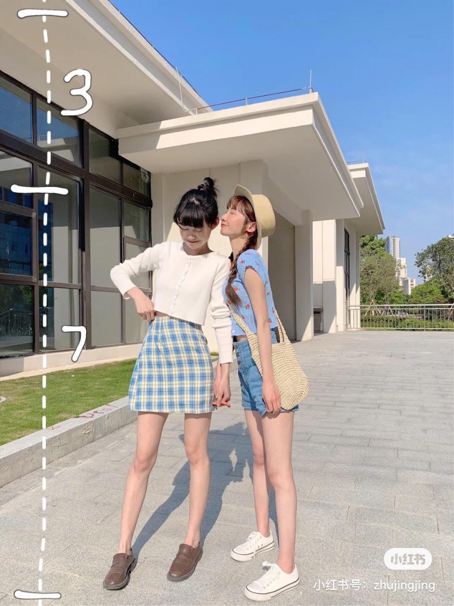 想要双双拍出现高显瘦即视感,掌握诀窍跟着这样拍准没错: