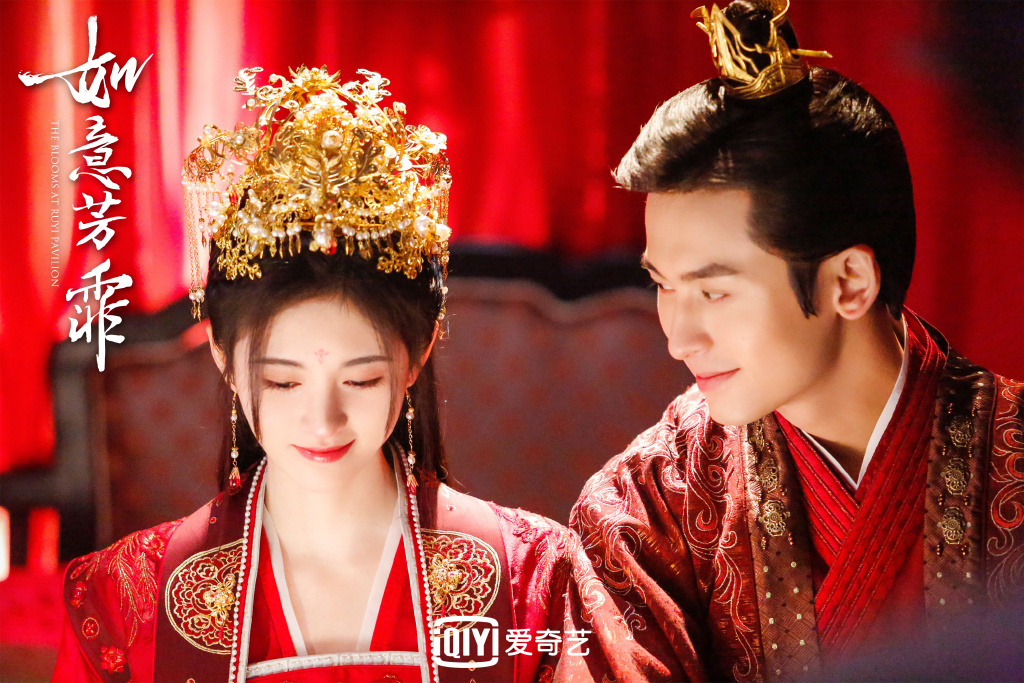 近期刚播完不久的鞠婧祎张哲瀚二度合作甜宠剧《如意芳霏》（No.13）、以及群星出演的抗议题材电视剧《最美逆行者》（No.14）。