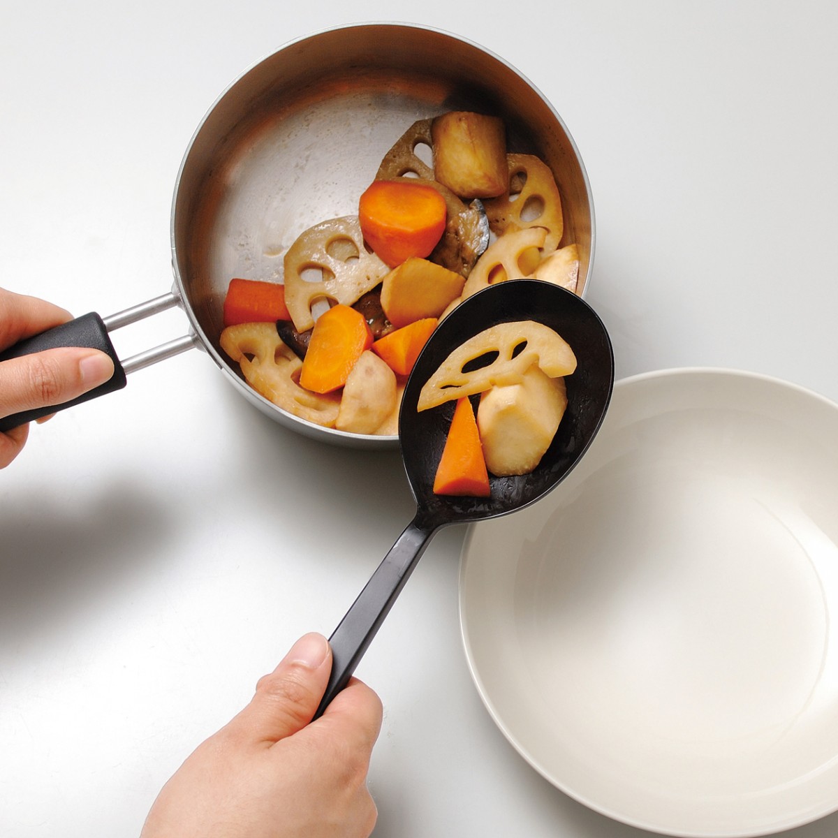 #15 MUJI Silicone Cooking Spoon 矽树脂厨用勺: 日本MUJI员工票选「最值得买」的MUJI商品是它:矽树脂厨用勺!材质特别耐高温之余,相较于一盘上厨用勺子更软,不容易刮伤锅子~(RM37.90) >> 【点击查看购买详情】