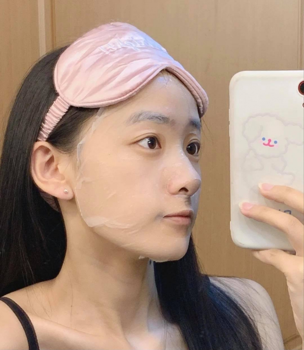 # 用法 3 :使用面膜前先用它,皮肤对面膜精华的吸收力更UP,美肤效果加倍~