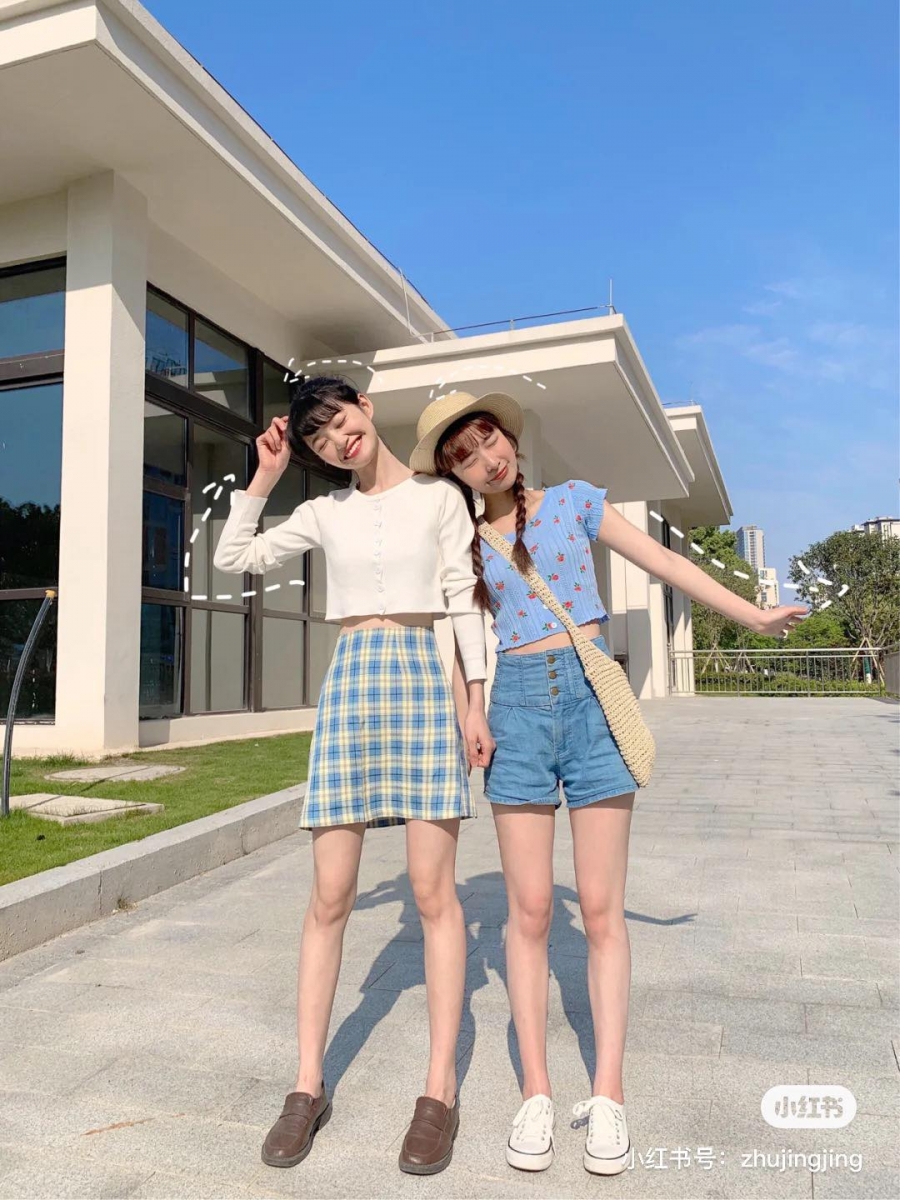 想要双双拍出现高显瘦即视感,掌握诀窍跟着这样拍准没错: