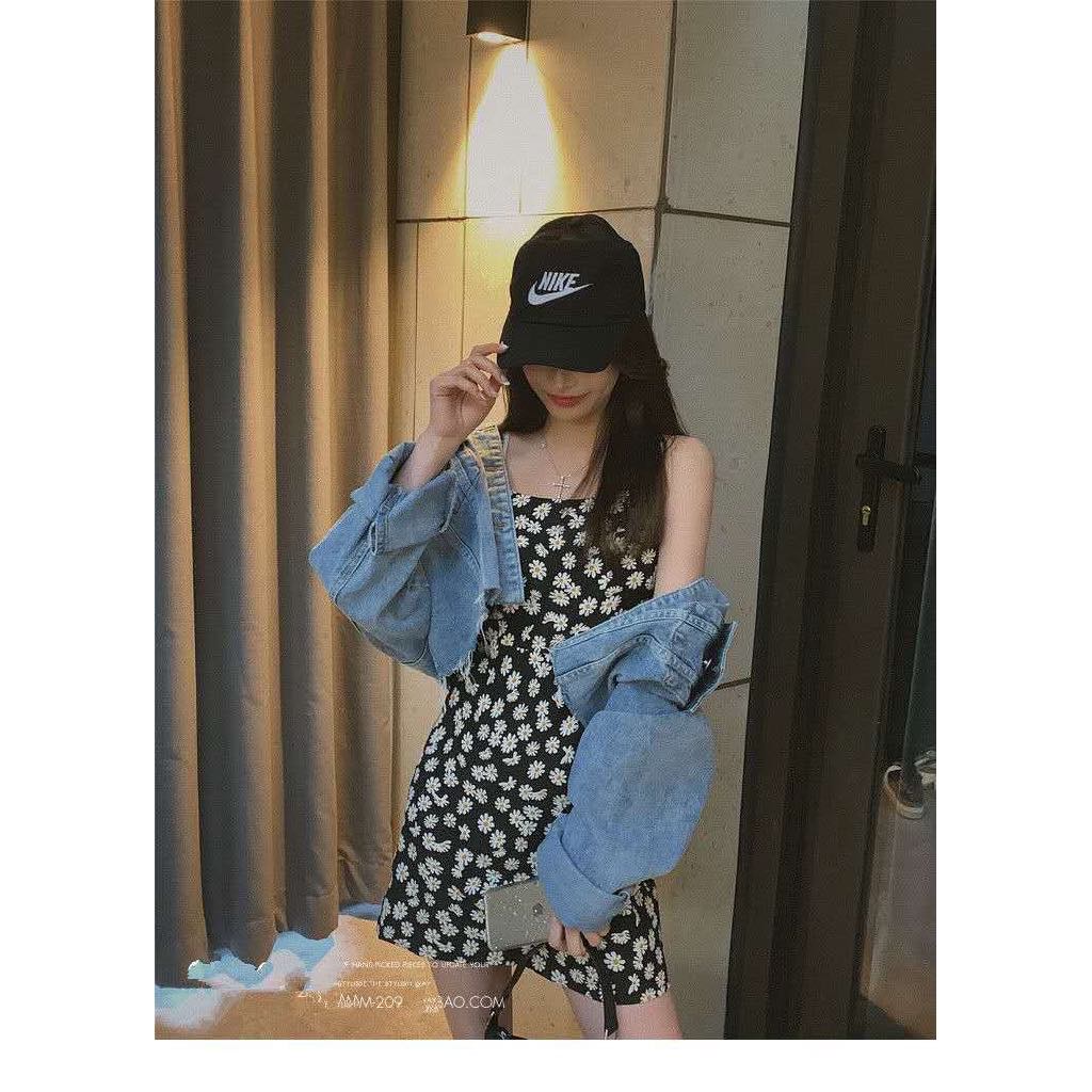 ✨ Joanna M >>> 【店铺链接传送门】 喜欢BM风、辣妹风格的女生,这家高CP值平价衣服店家保证深得你心;大多款式以连衣裙、卫衣、露肩上衣、男友风T恤为主,绝大部分的款式RM20不到超级实惠!是很多小资女孩的爱店之一呢~