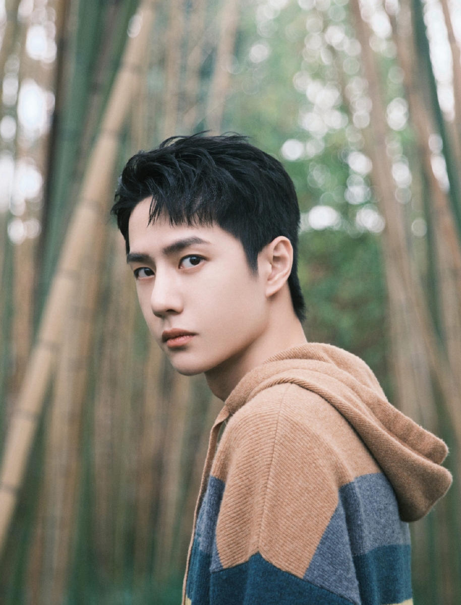 Top 3 :王一博 终于等到王一博的《有翡》定档开播啦!该剧一官宣定档即霸榜热搜,近几日微博热搜榜上也频频可见和《有翡》有关的搜索关键词,热度超狂~ 剧中他饰演的谢允「可风趣幽默地很欠揍?,又独自面对时让人心疼 ?」,和他本身的酷盖形象、《陈情令》中蓝忘机人设截然不同,演技备受认可!迫不及待看到耶啵在另2部新作品《冰雨火》和《风起洛阳》的表现!