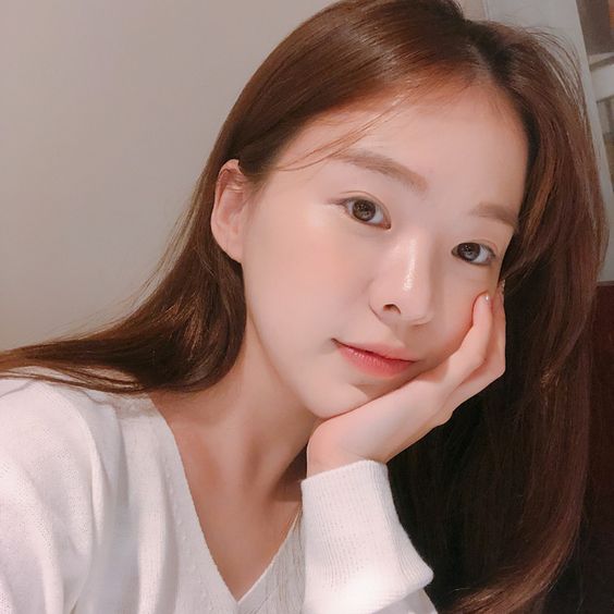 # 美编同场加映 Tips ：敷面膜须知3大秘诀，敷对才能护肤里UP！ 想要面膜滋养不浪费一定要「敷对」！马上和女生们分享敷面膜TIPS，让INTOSKIN RX.COLLABO面膜的超棒护肤效力，在你的肌肤上彻底渗透+发挥： 敷面膜前一定要先彻底清洁肌肤，否则会把精华中的有效成分「拒于门外」哟～ 敷面膜黄金时长为10-15分钟不能敷太久；揭掉面膜后也要记得在肌肤上稍加按摩促进精华吸收。 用清水洗净多余精华后也不要忘记后续的爽肤水、面霜保养，将刚刚导入的滋养牢牢「锁」进肌肤里。