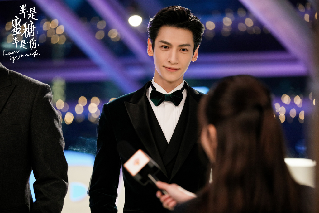 Top 9 :罗云熙 Leo罗云熙在《半是蜜糖半是伤》中饰演的狼系总裁兼宠妻狂魔「袁帅」真的无敌上头,而且角色人设终于不再像之前的《香蜜沉沉烬如霜》润玉、《白发》容齐那么「美强惨」了(笑) 目前罗云熙与程潇的都市爱情剧《良言写意》已经官宣开机;他和陈飞宇领衔主演的古装剧《皓衣行》也有望在明年和观众见面。