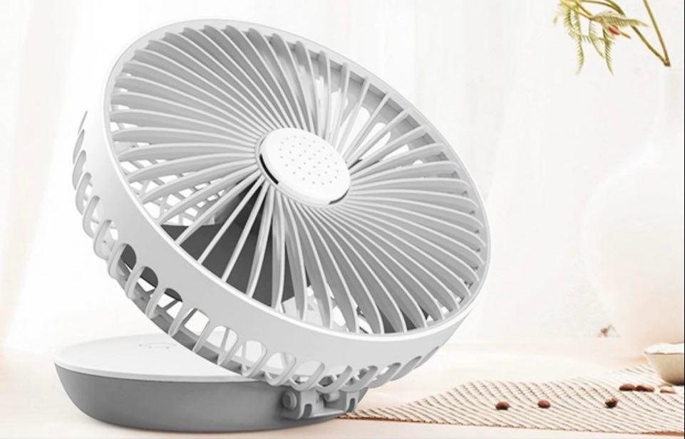 INS风高颜值使用家电推荐:迷你电风扇 可多方向折叠还能壁挂的超实用迷你电风扇,简约外形也和各种风格的家居布置特别Match哟!RM21.90 >>【点击查看购买链接】