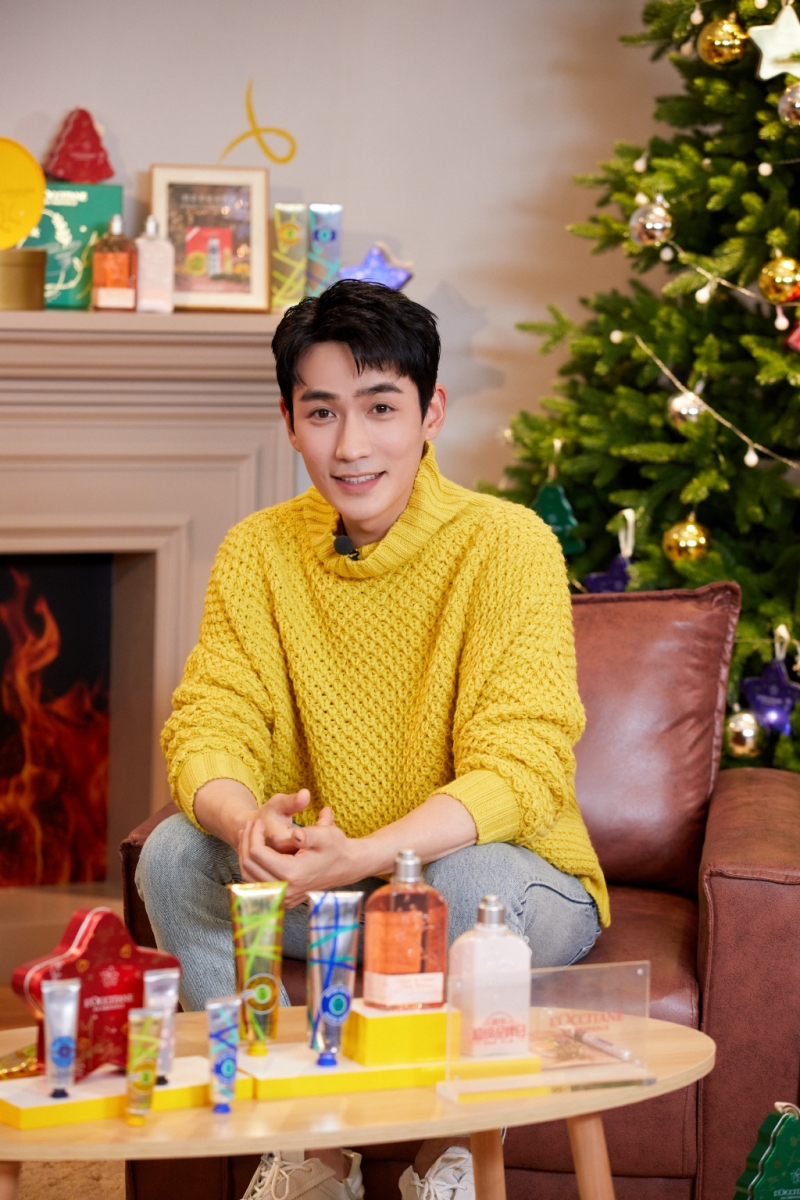 Top 2 :朱一龙 颜艺俱佳的居老师朱一龙向来演技实力毋庸置疑!今年他的影视作品《重启之极海听雷》收视成绩超强,是公认的年度必追好剧~《亲爱的自己》虽剧情平价两极化,但朱一龙本身在剧中的表现依然一如既往的好,将人物诠释得十分饱满、情绪递进过程层次感丰富。 来年他和《三十而已》「顾佳」童瑶合作的年代谍战剧《叛逆者》有望播出,两位好演员携手合作。相信很大机会成为爆款神作啊!