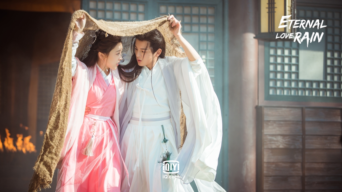 # 看点1:玄幻「人龙恋」甜虐故事设定,保证一入坑就欲罢不能! 《倾世锦鳞谷雨来》故事改编自爱奇艺文学云腾计划小说《大唐奇案集》,讲述龙族二皇子宁修睿(王润泽 饰)将龙族至宝「逆鳞」交给了渔村少女锦儿缓解村中旱情;不料逆鳞与锦儿同时消失!宁修睿因结界无法归海,只能流离人间继续寻找逆鳞和锦儿踪迹。500年后已成为大学士的他察觉逆鳞现世,但持有者已不再是锦儿,而是如今的落魄千金苏音音(何花 饰)。 充满奇遇与冒险的悱恻恋情在宁修睿和苏音音二人之间悄然拉开序幕,而他们的命运似乎还潜藏了更大的羁绊…浪漫甜虐「人龙恋」最终能否开花结果,各种悬念将伴随故事推进一步步揭晓,保证一开追就会忍不住一口气连看十几集停不下来啊~