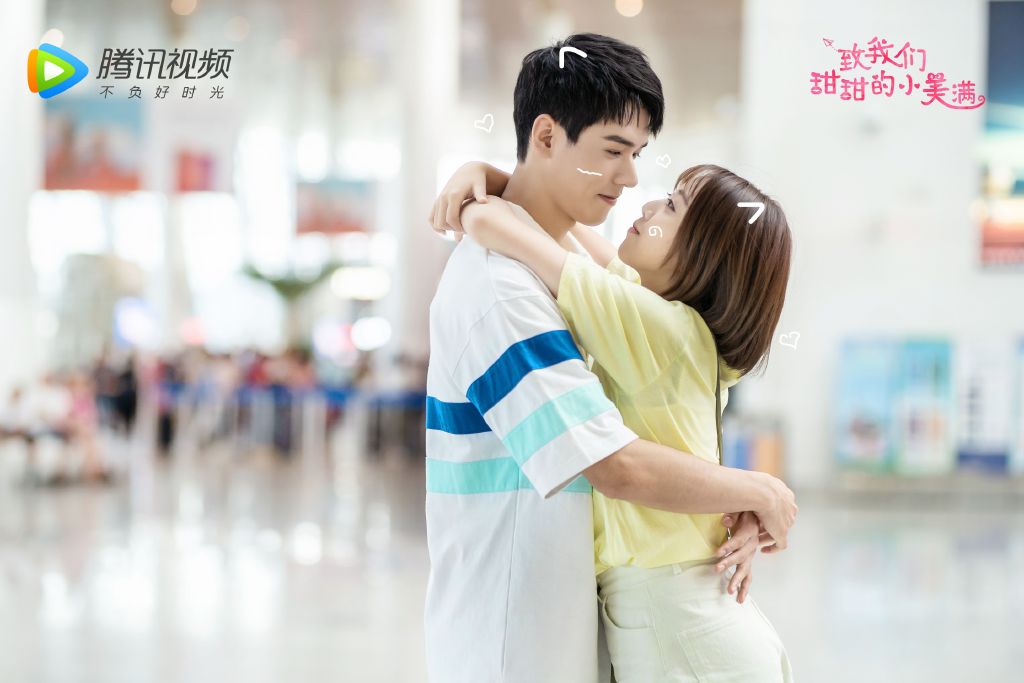 TOP 4 :《致我们甜甜的小美满》| 领衔主演:龚俊、刘人语(热度指数 3466) 致我们甜甜的小美满是继《致我们单纯的小美好》、《致我们暖暖的小时光》后的又一部《致我们》系列校园甜宠剧;《小美满》的整体表现没有前面2部好,但新晋演员龚俊和刘人语在剧中CP感真的很不错、演技也挺在线的~喜欢校园甜宠剧的女生本年度不能错过!