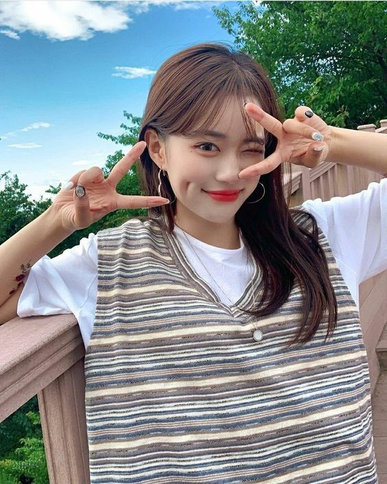 变丑坏习惯 5 :惯性用一边咀嚼食物 长时间惯性用一侧脸咀嚼食物,容易造成一侧咬肌过于发达、引致两边脸不对称形成大小脸。