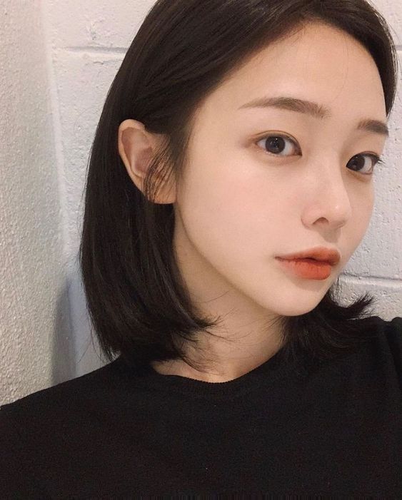 闷热天气加上长时间戴口罩,皮肤状态很容易变得不稳定,粗糙纹理感更明显之余,黑头粉刺和闭口、粗大毛孔问题也在脸上各种「肆虐」~这期间除了卸妆和清洁一定要做足,不妨可以参考日韩女生大推的「湿敷护肤法」,轻松GET像剥了壳的水煮蛋一样光滑无瑕+水嫩的肌肤!