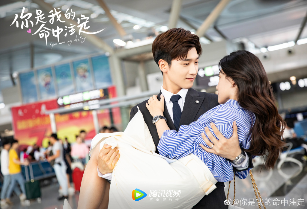 TOP 3 :《你是我的命中注定》| 领衔主演:邢昭林、梁洁 (热度指数3663) 由《双世宠妃》坦诚CP搭档主演的《你是我的命中注定》,改编翻拍自经典台湾偶像剧《命中注定我爱你》。邢昭林和梁洁的CP感和演技毋庸置疑,但由于翻拍剧本身就很容易被拿来和经典作品比较,以至于该剧播出后出现了两极化反响~不过总体收视表现还是很出色,勇夺WeTV年度最受欢迎TOP 3佳绩!