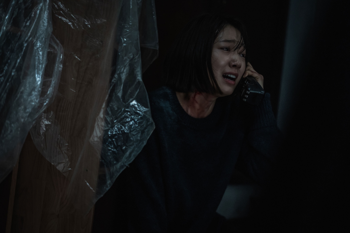 12月必追 #2:《Call 声命线索》 本季Netflix必看神作《Call 声命线索》,强烈推荐大家一定要入坑追看啊!该电影讲述两位生活在不同时空的女生因一部老旧电话的接通成了「跨时空好友」,命运自此紧密联系。 电影有着不少细思极恐情节和惊艳反转,被大赞是「没有任何鬼影,却凭借环环相扣剧情、紧张刺激剪辑画面让人不寒而栗」的优质作品!惊悚电影控赶紧给它看起来~
