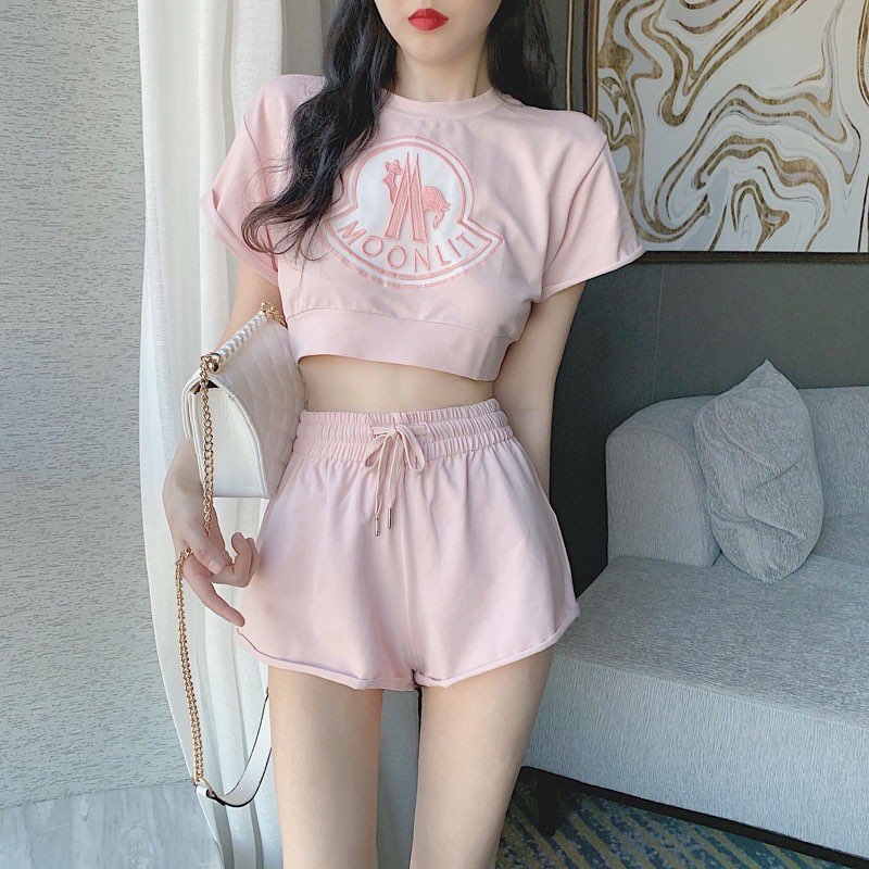 ✨ aimishop.my >>> 【店铺链接传送门】 服装款式走的是博主小姐姐们最爱的BM、INS风格;除了衣物以外这家店铺还有出售时尚好看的发饰、INS风美甲贴、袜子等等配饰单品,很多便宜好货值得搜刮!