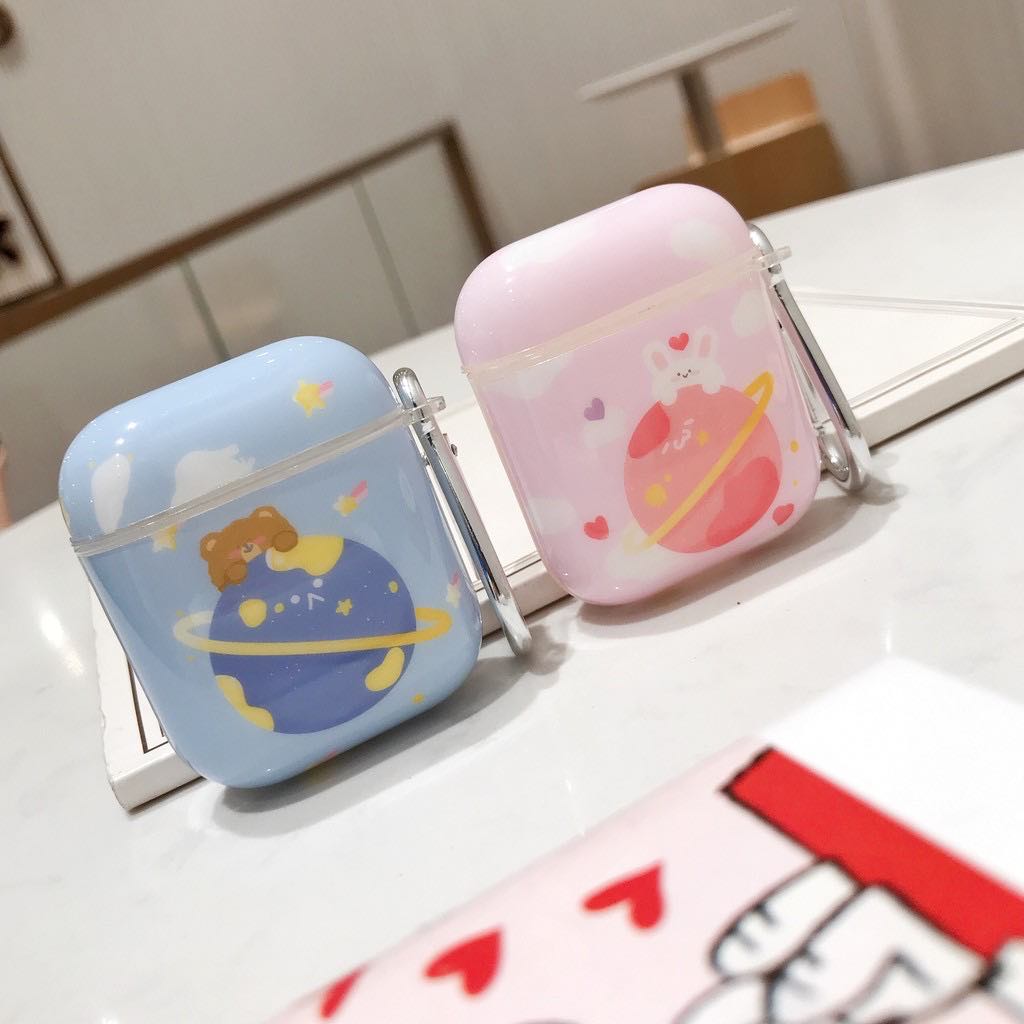 # 1 简约萌系AirPods保护壳,尤其宝宝蓝小熊款和宝宝粉色小兔兔款真的太可爱啦!RM15 >> 这里买