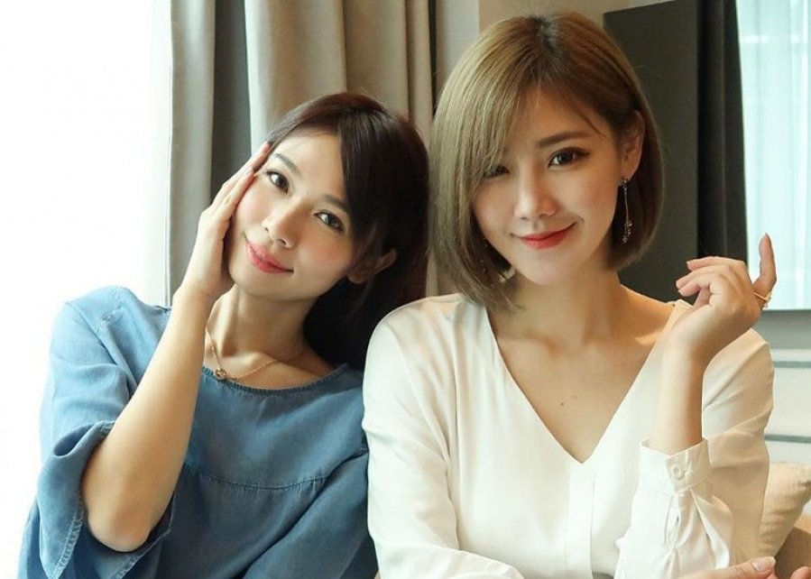 在TVB拍戏多年、今年专注发展美妆生意的杨秀惠,其妹妹Fiona颜值一样超高,在社交媒体上积攒了很高的人气!然而月前Fiona和丈夫因被指牵涉商业金钱纠纷,事件爆出后不久她便关闭了社交媒体帐号。