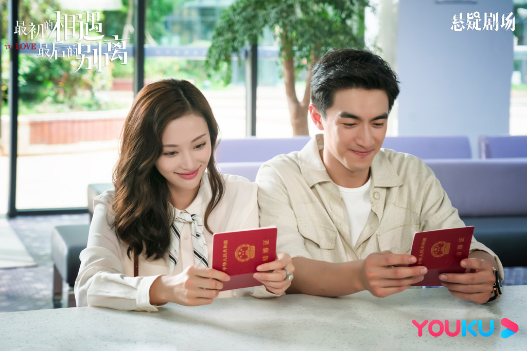 # 年度最受欢迎【人气剧集 TOP 8】：最初的相遇，最后的别离 林更新和盖玥希主演的《最初的相遇，最后的别离》在许多观剧平台上都有7分以上的好成绩；但由于剧集在播期间林更新怼了打低分的网民，短时间内豆瓣上被狂刷了很多1星低分，以至于该剧目前在豆瓣只有4.8不及格得分～客观来看其实这部剧和演员表现都非常不错，悬疑剧情方面的铺排也可圈可点，是值得一看的作品。