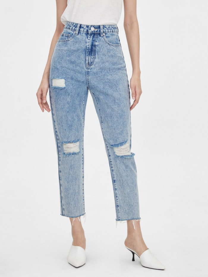 椭圆身型:身形较圆润,上围丰满、腰间的臀部比较有肉~ 推荐有助修身显瘦的: 小直角(从膝盖开始收到裤脚)牛仔裤 >> 【点击查看购买详情】