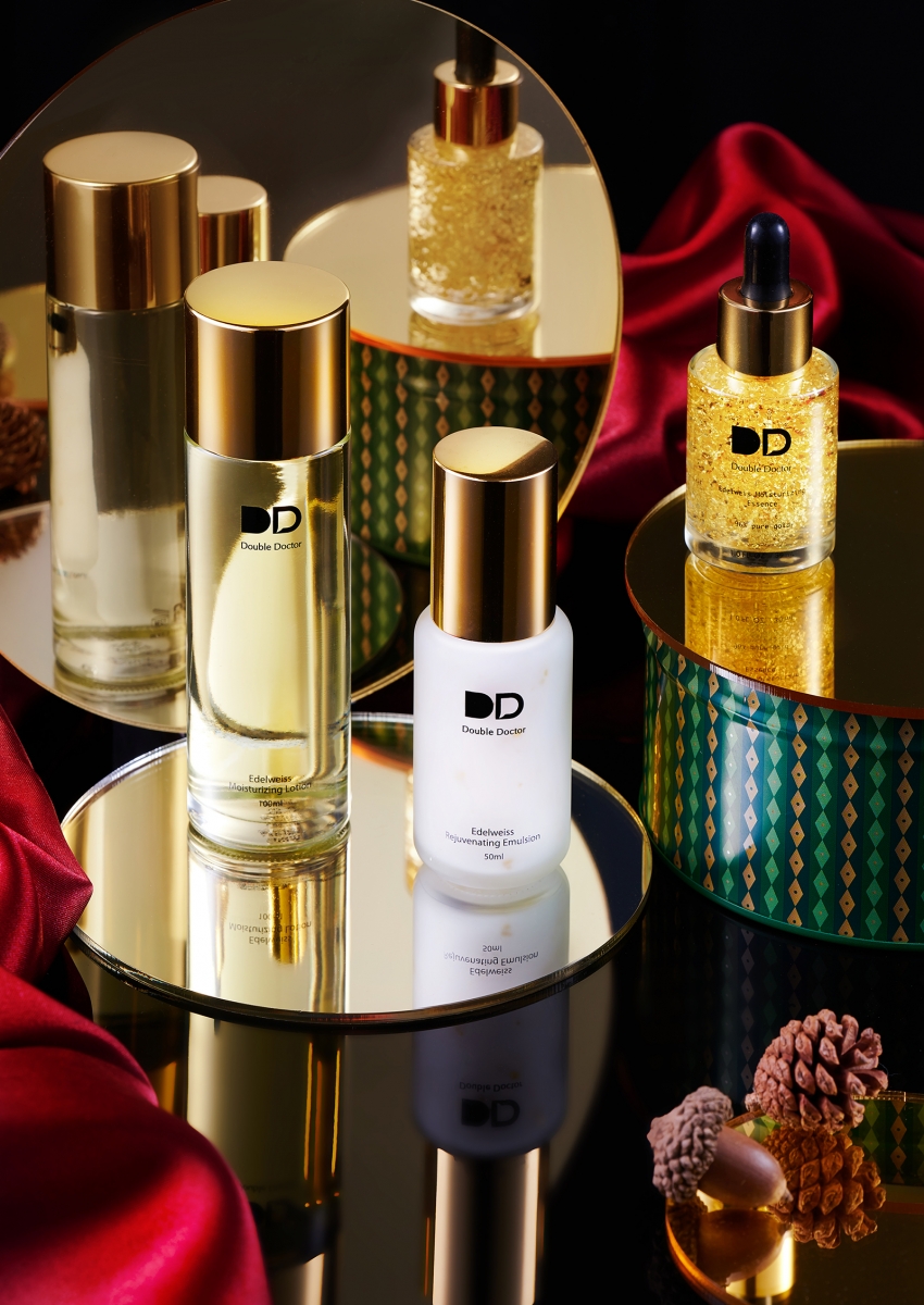 保养是女生投资自己的最好方式～新一年里想要GET稳定肤况、原地逆袭变身会发光女神肌？赶快跟着台马两地超夯的Double Doctor雪绒花护肤系列一起美起来吧！♡ 趁还没被抢光前，手刀快抢给它囤起来 >>> 【Double Doctor雪绒花护肤系列】 了解更多Double Doctor护肤好物 >>> 【Double Doctor官网】